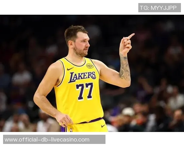 东契奇情绪爆发主场逆袭达拉斯球迷的嘲讽对象是谁